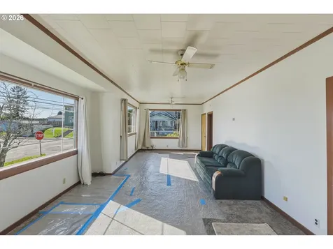 1489 Union Avenue North Bend OR 97459