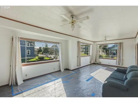 1489 Union Avenue North Bend OR 97459