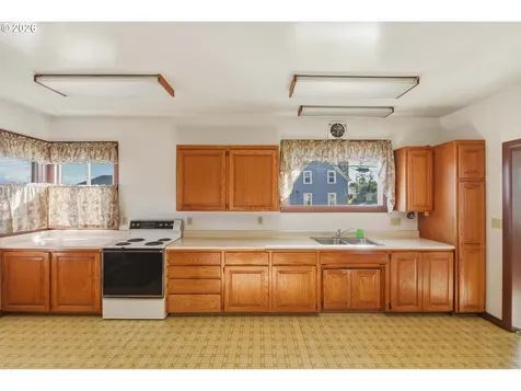 1489 Union Avenue North Bend OR 97459