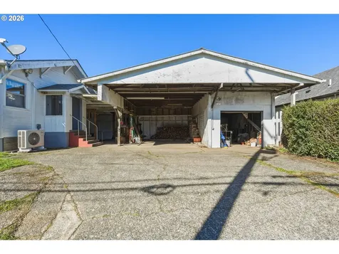 1489 Union Avenue North Bend OR 97459