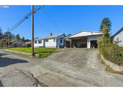 1489 Union Avenue North Bend OR 97459