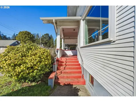 1489 Union Avenue North Bend OR 97459