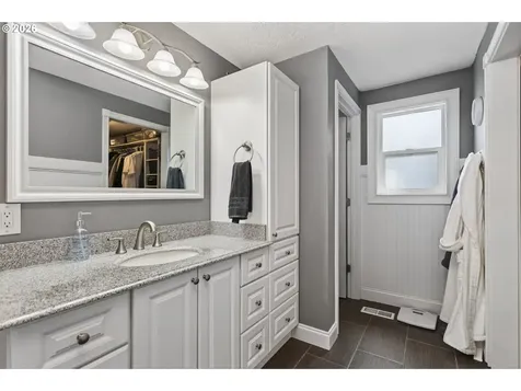 3226 W 12th Street The Dalles OR 97058