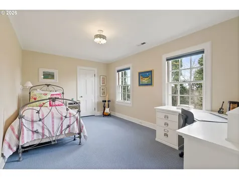 2393 S Military Road Portland OR 97219