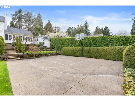 2393 S Military Road Portland OR 97219