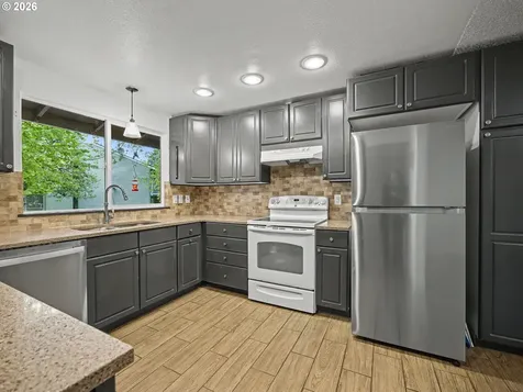1185 NE Hacienda Lane Gresham OR 97030