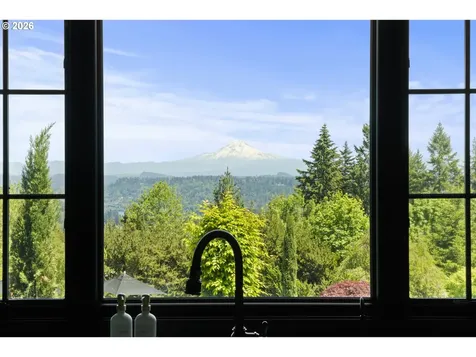 24770 SW Valley View Road West Linn OR 97068