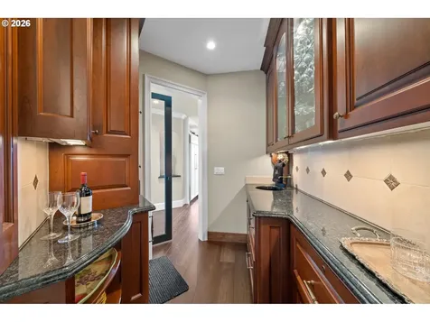 24770 SW Valley View Road West Linn OR 97068
