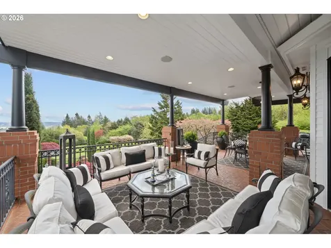 24770 SW Valley View Road West Linn OR 97068