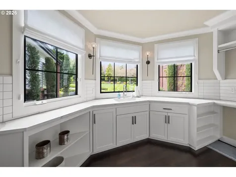 24770 SW Valley View Road West Linn OR 97068
