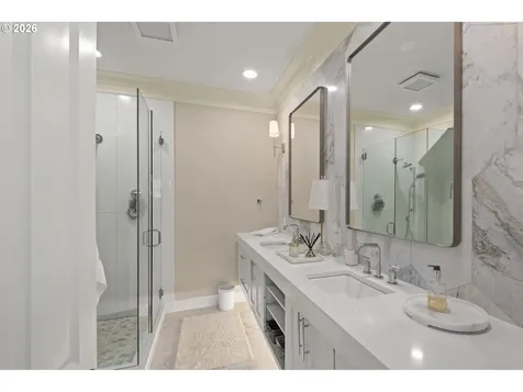 24770 SW Valley View Road West Linn OR 97068