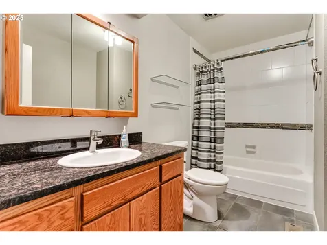2424 Leyton Lane Eugene OR 97404