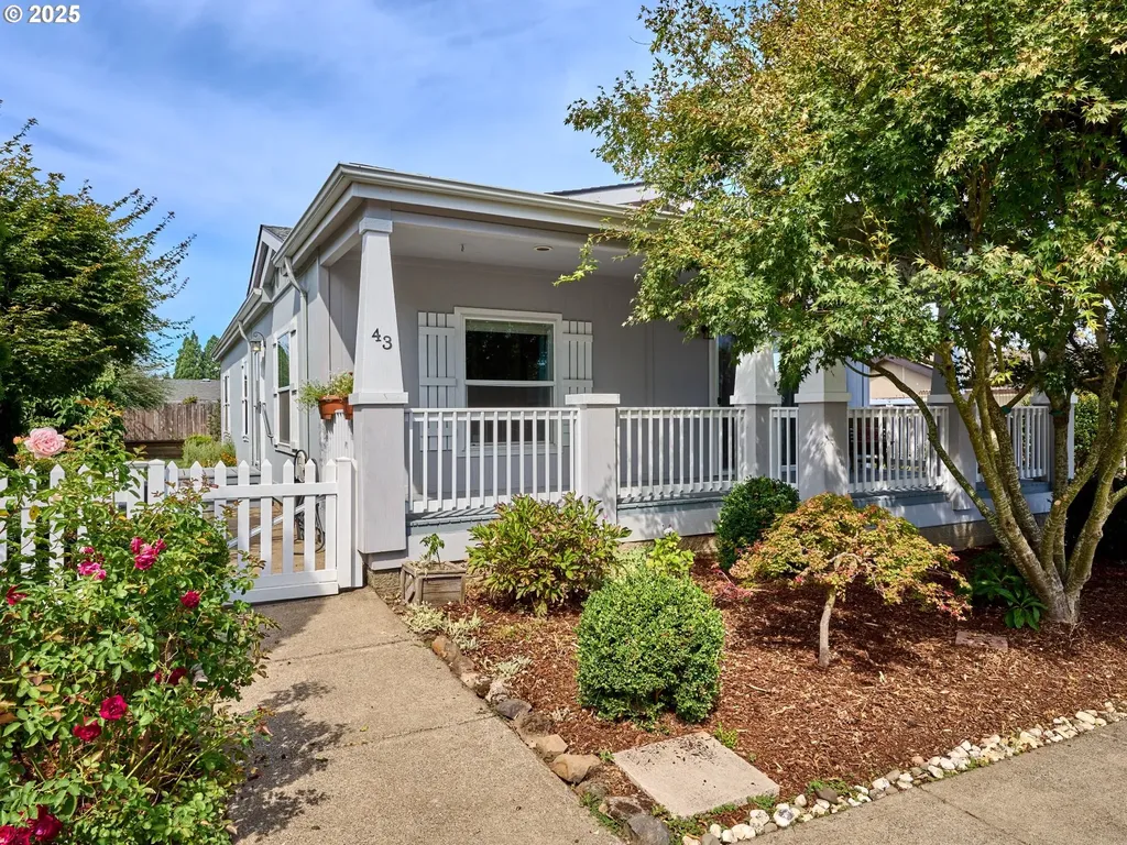 1015 Oak Street Silverton OR 97381