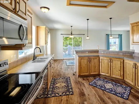 1015 Oak Street Silverton OR 97381