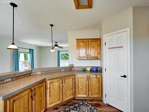 1015 Oak Street Silverton OR 97381
