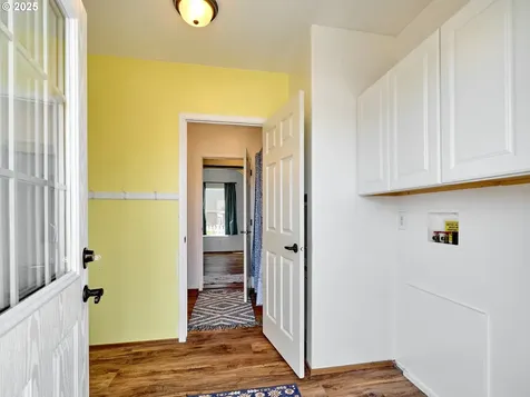 1015 Oak Street Silverton OR 97381