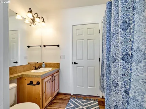 1015 Oak Street Silverton OR 97381
