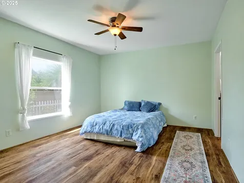 1015 Oak Street Silverton OR 97381