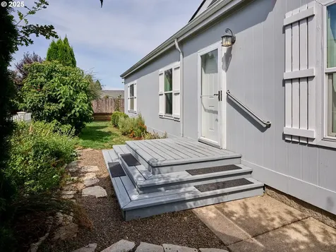 1015 Oak Street Silverton OR 97381
