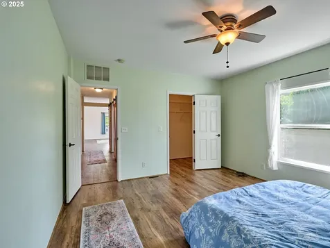 1015 Oak Street Silverton OR 97381