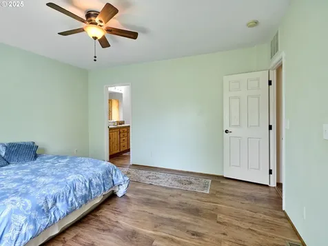 1015 Oak Street Silverton OR 97381