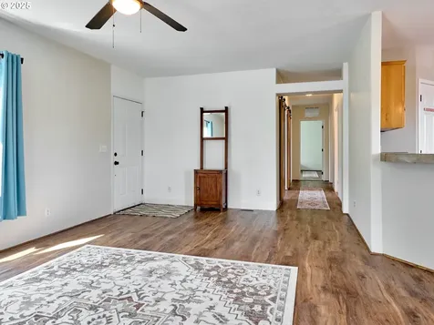 1015 Oak Street Silverton OR 97381