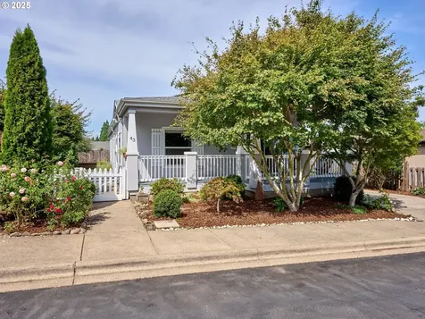 1015 Oak Street Silverton OR 97381
