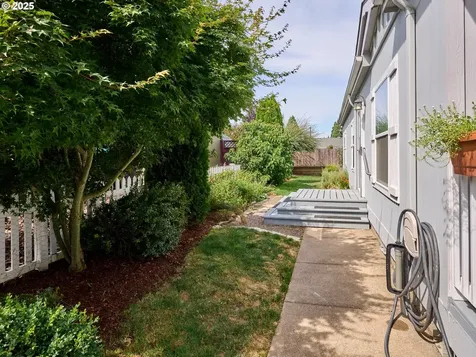 1015 Oak Street Silverton OR 97381