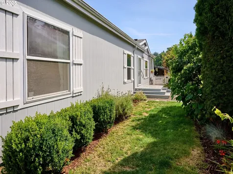 1015 Oak Street Silverton OR 97381