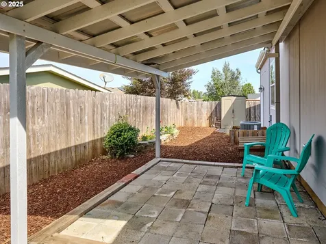 1015 Oak Street Silverton OR 97381