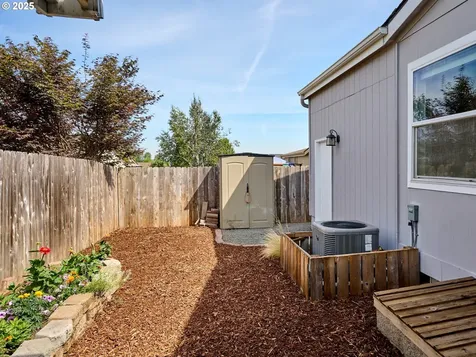 1015 Oak Street Silverton OR 97381