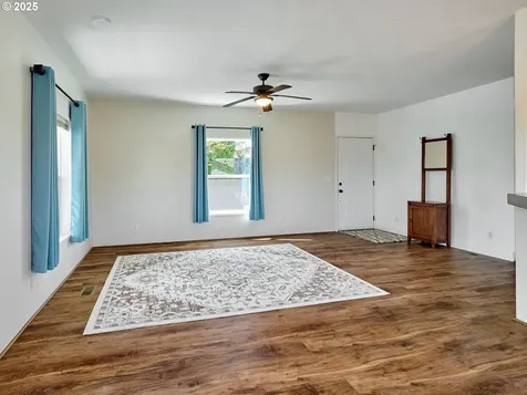 1015 Oak Street Silverton OR 97381