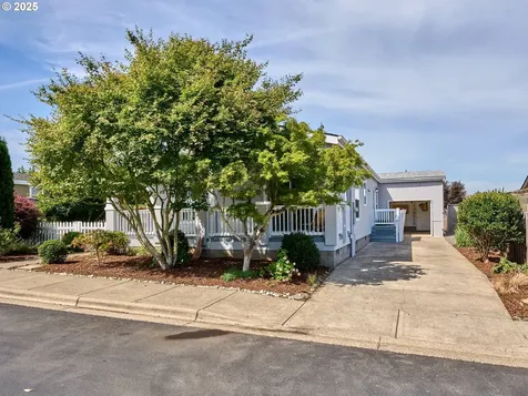 1015 Oak Street Silverton OR 97381