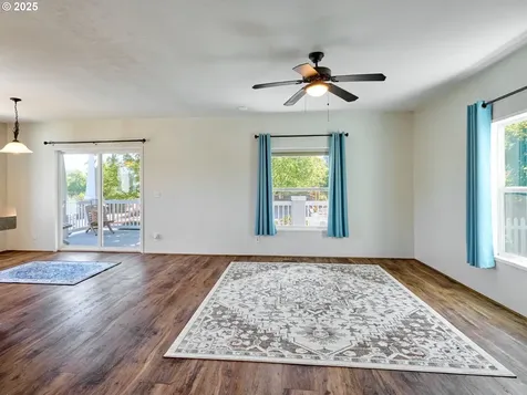 1015 Oak Street Silverton OR 97381