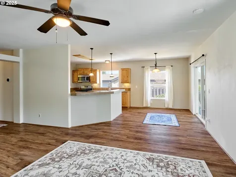 1015 Oak Street Silverton OR 97381