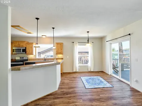 1015 Oak Street Silverton OR 97381