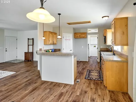 1015 Oak Street Silverton OR 97381
