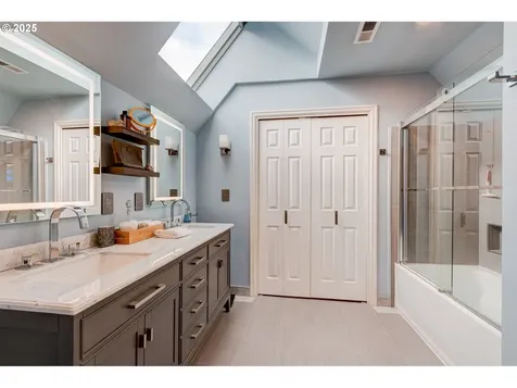1936 NW Yorkshire Lane Portland OR 97229