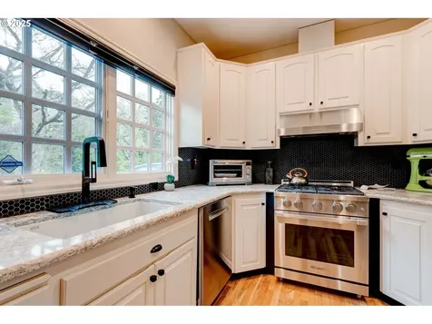 1936 NW Yorkshire Lane Portland OR 97229