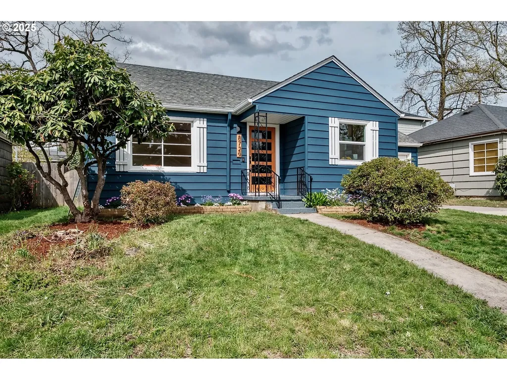 8729 SE Washington Street Portland OR 97216