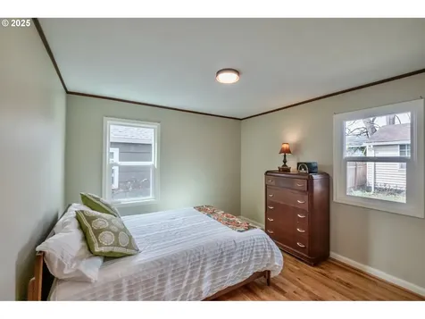 8729 SE Washington Street Portland OR 97216