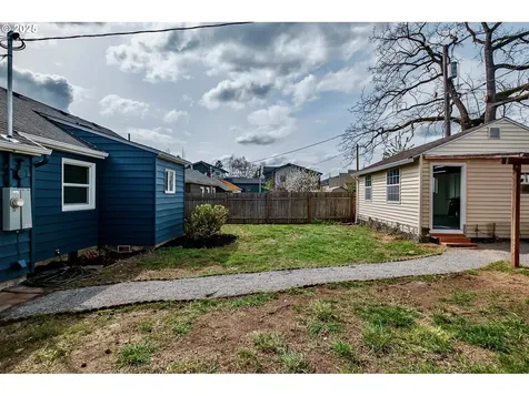 8729 SE Washington Street Portland OR 97216