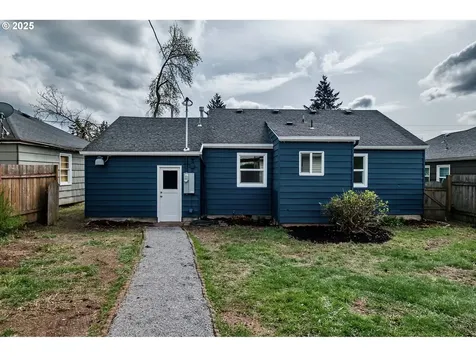 8729 SE Washington Street Portland OR 97216