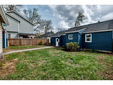 8729 SE Washington Street Portland OR 97216