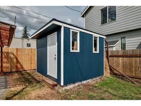 8729 SE Washington Street Portland OR 97216