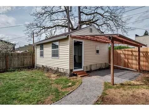 8729 SE Washington Street Portland OR 97216