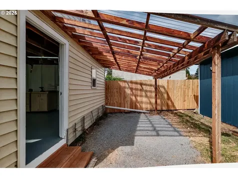 8729 SE Washington Street Portland OR 97216