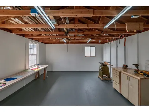 8729 SE Washington Street Portland OR 97216