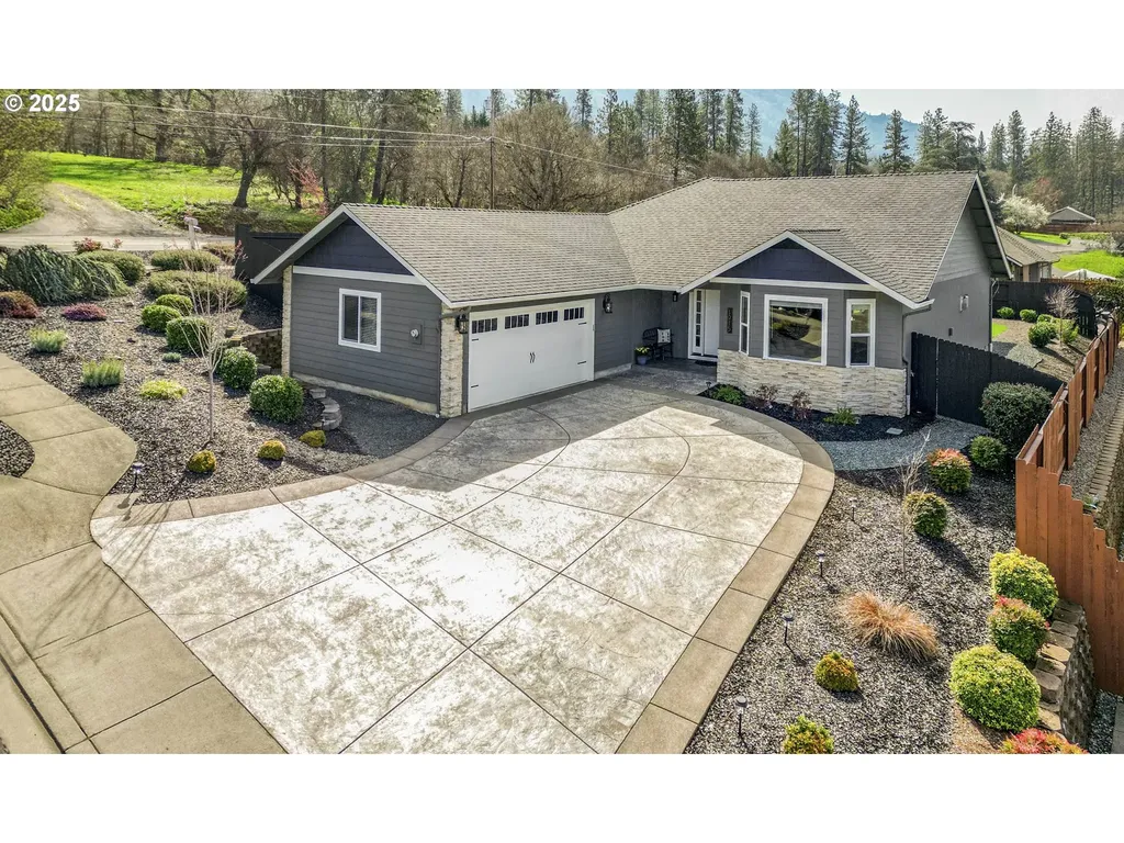 1915 Harpazo Lane Grants Pass OR 97527