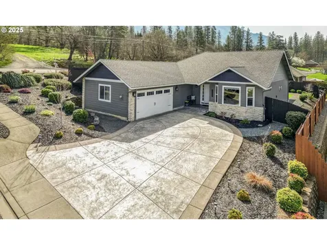 1915 Harpazo Lane Grants Pass OR 97527